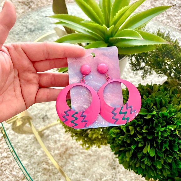80’s Vintage Pink Hoop Dangle Earrings - Picture 3 of 4
